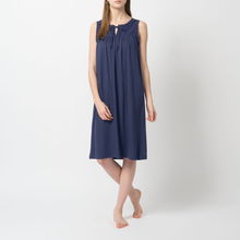 优雅夏日 无袖蕾丝连身裙的穿搭艺术