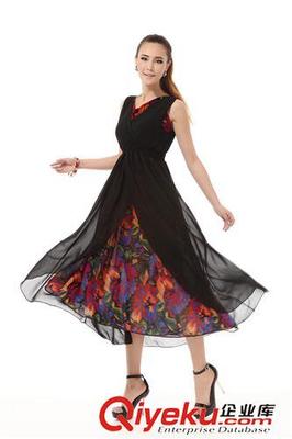 V领黑裙与花海相遇 揭秘春夏连衣裙9009#的时尚魅力